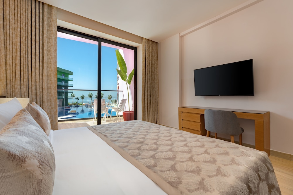 voco Monaco Dubai Heart of Europe by IHG — Hotel rooms in Dubai