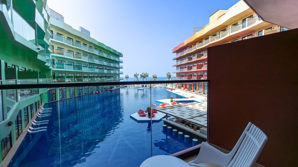 voco Monaco Dubai Heart of Europe by IHG — Swimming pool in Dubai