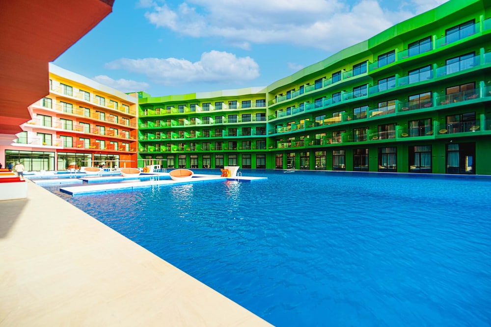 voco Monaco Dubai Heart of Europe by IHG — Swimming pool in Dubai