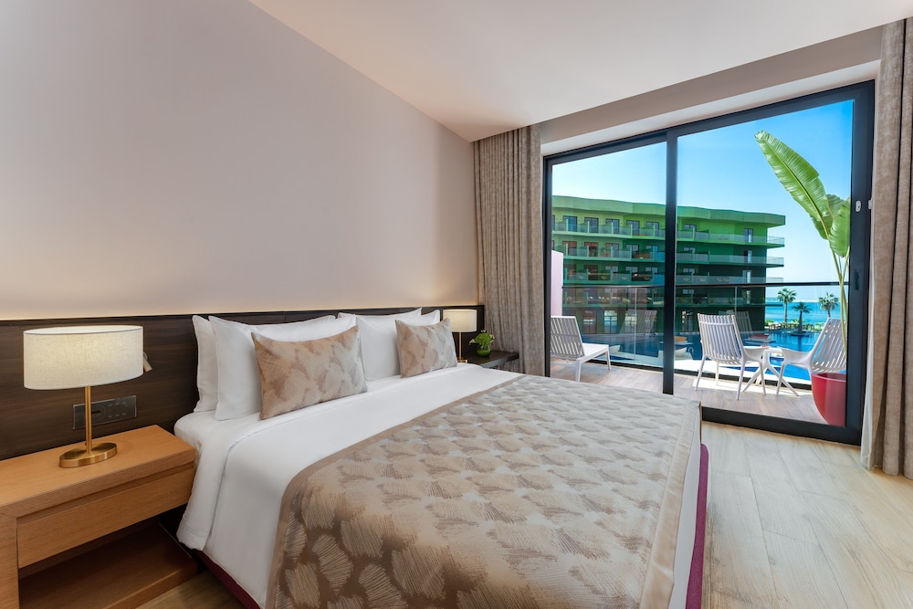voco Monaco Dubai Heart of Europe by IHG — Hotel rooms in Dubai