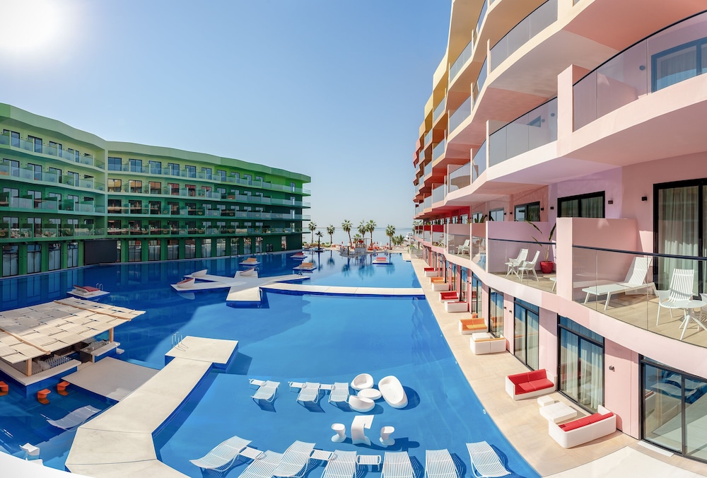 voco Monaco Dubai Heart of Europe by IHG — Swimming pool in Dubai