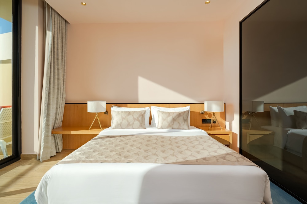 voco Monaco Dubai Heart of Europe by IHG — Hotel rooms in Dubai