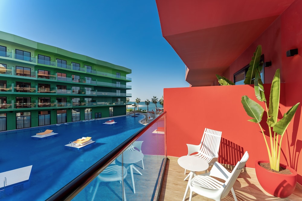 voco Monaco Dubai Heart of Europe by IHG — Swimming pool in Dubai