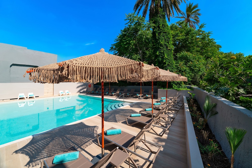 Amphitryon City Hotel — Swimming pool in Rhodes Town, South Aegean