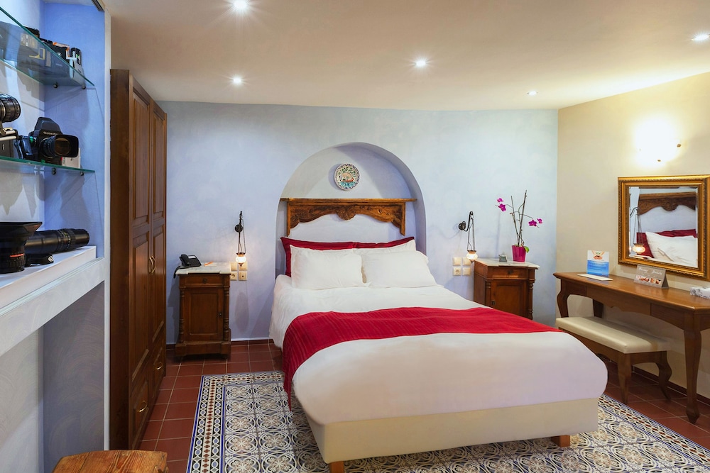In Camera Art Boutique Hotel — Hotel rooms in Rhodes Town, South Aegean