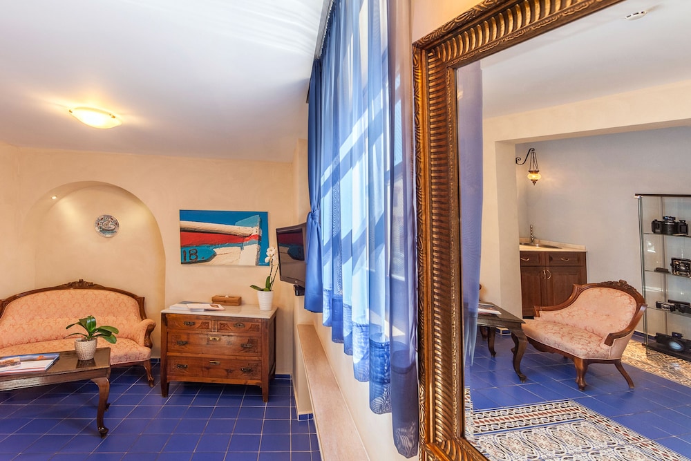 In Camera Art Boutique Hotel — Hotel rooms in Rhodes Town, South Aegean