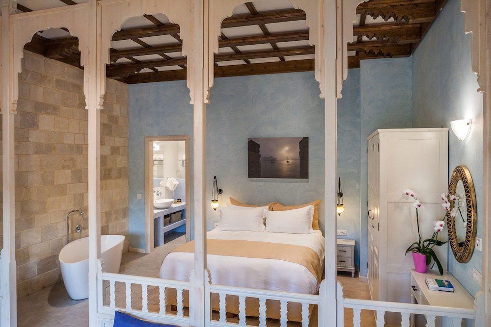 In Camera Art Boutique Hotel — Hotel rooms in Rhodes Town, South Aegean