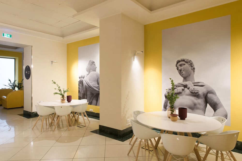 B&B Hotel Palermo Quattro Canti — Restaurant & bars in Palermo, Sicily
