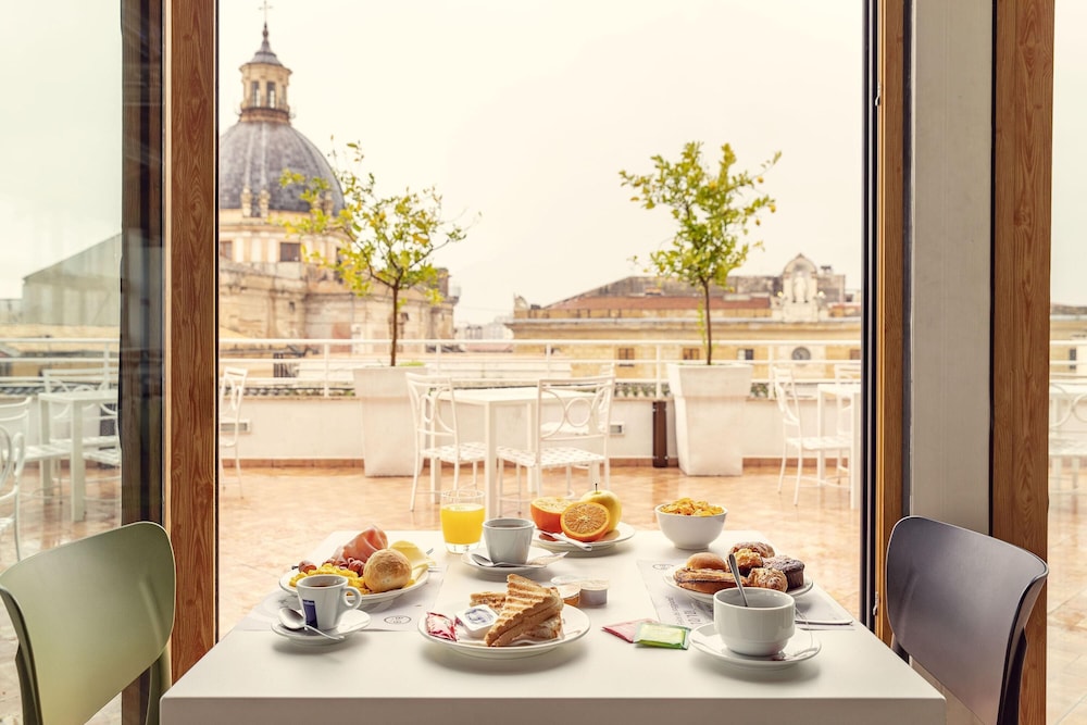 B&B Hotel Palermo Quattro Canti — Restaurant & bars in Palermo, Sicily
