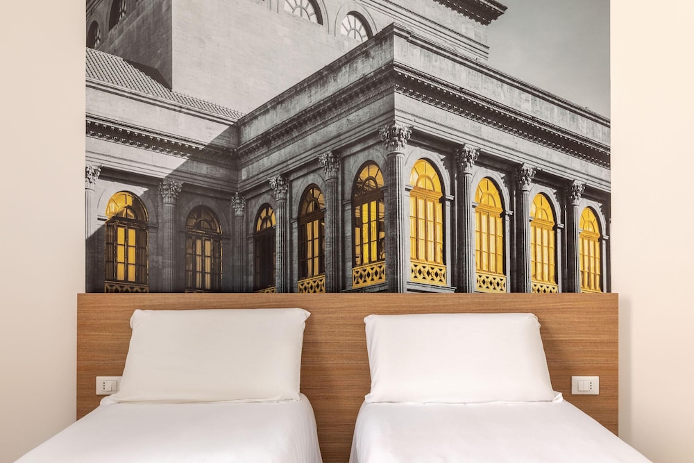B&B Hotel Palermo Quattro Canti — Hotel rooms in Palermo, Sicily