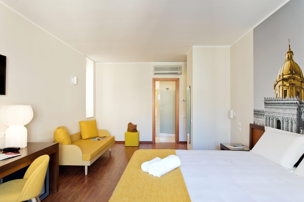 B&B Hotel Palermo Quattro Canti — Hotel rooms in Palermo, Sicily