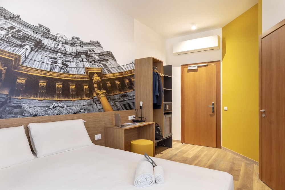 B&B Hotel Palermo Quattro Canti — Hotel rooms in Palermo, Sicily