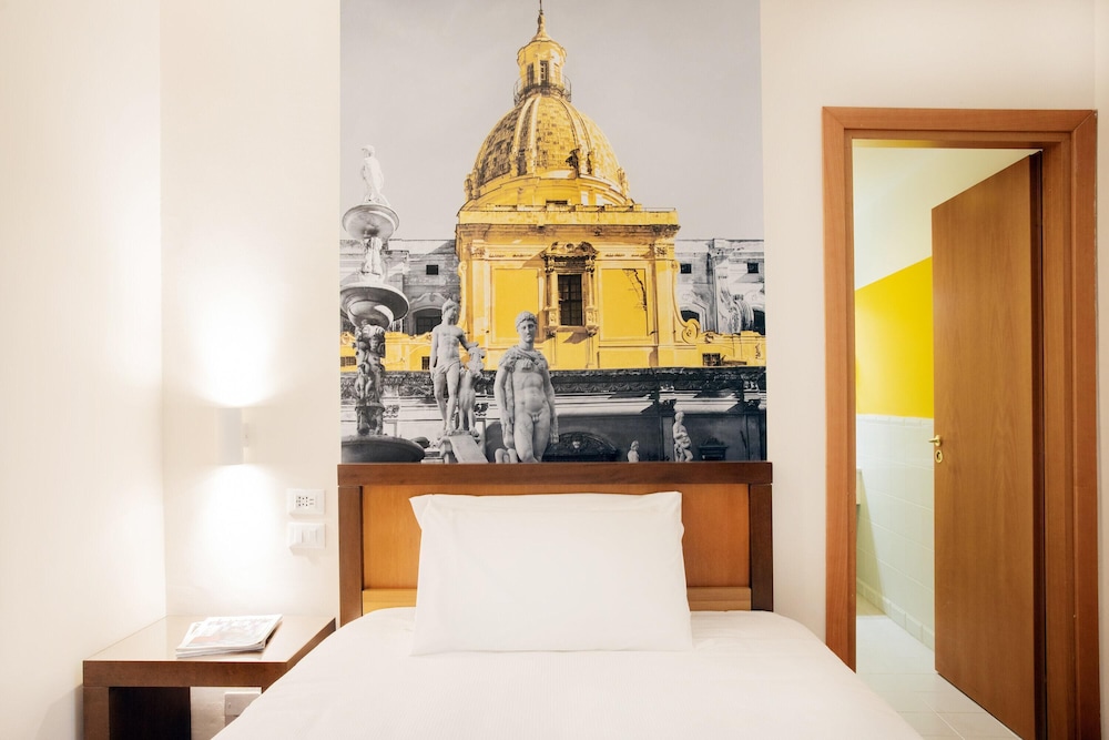 B&B Hotel Palermo Quattro Canti — Hotel rooms in Palermo, Sicily