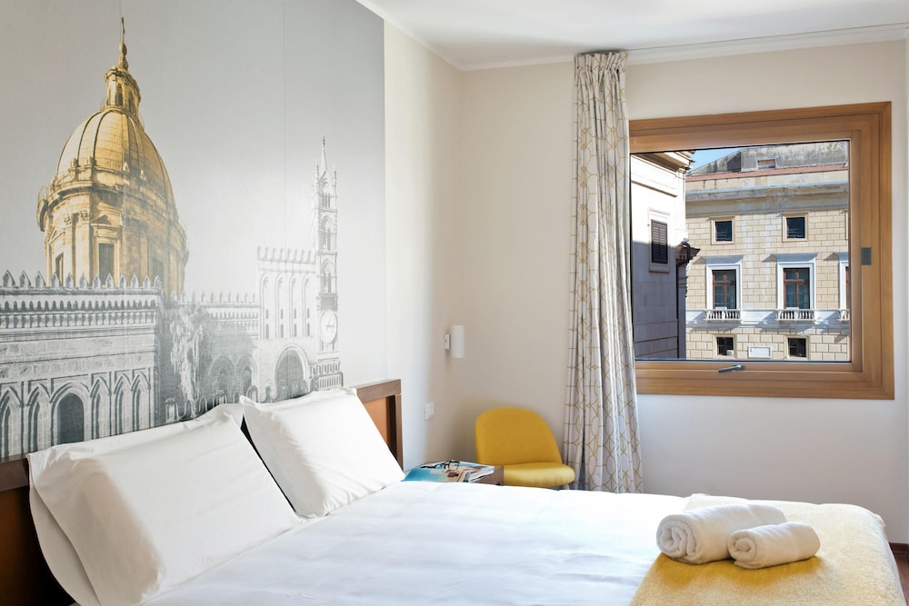 B&B Hotel Palermo Quattro Canti — Hotel rooms in Palermo, Sicily