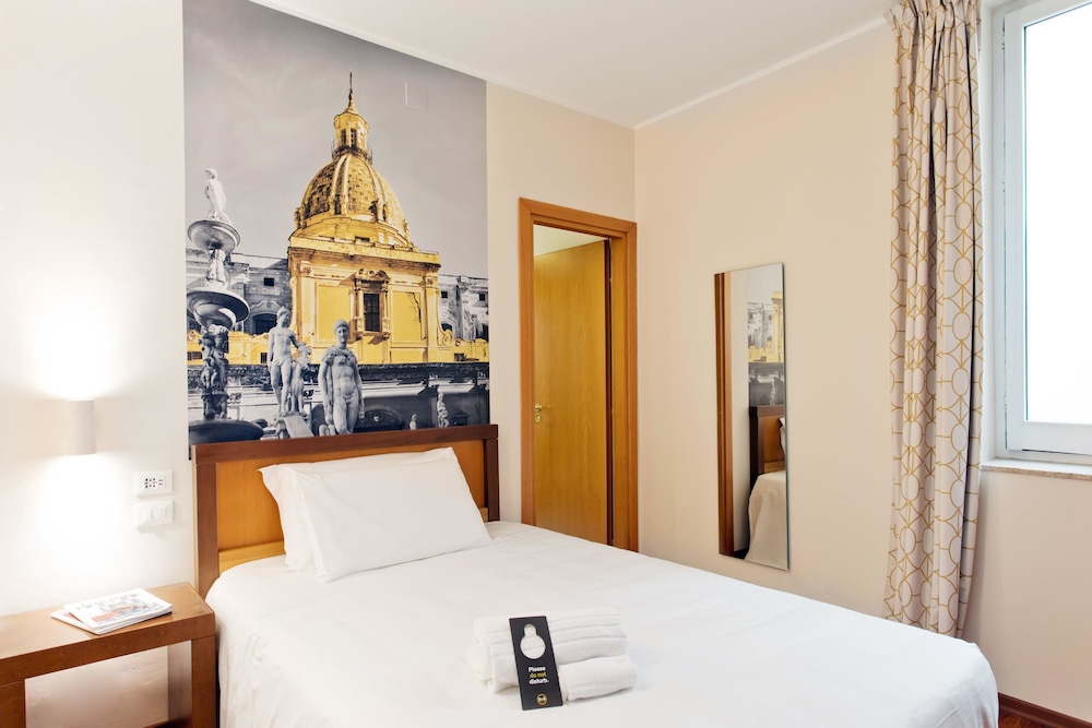 B&B Hotel Palermo Quattro Canti — Hotel rooms in Palermo, Sicily