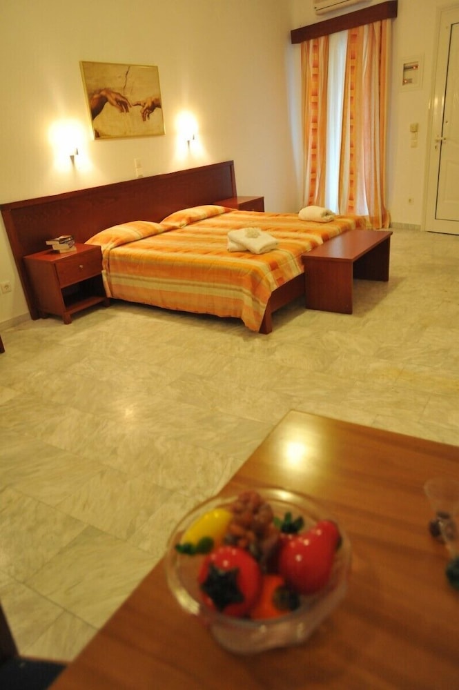 Saint Spiridon Hotel — Hotel rooms in Kassopei, Ionian Islands