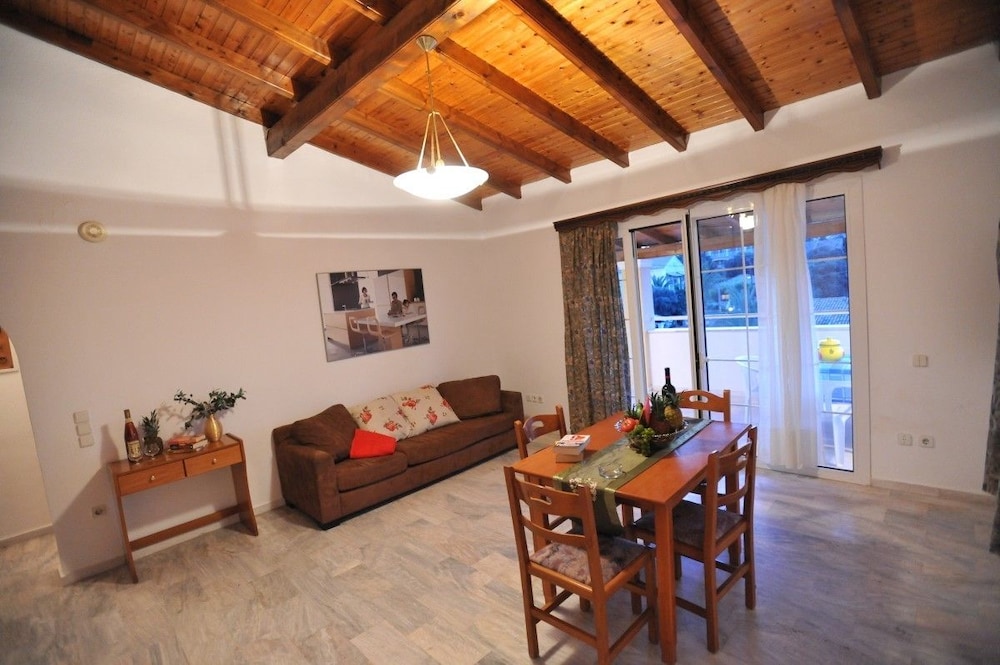 Saint Spiridon Hotel — Hotel rooms in Kassopei, Ionian Islands