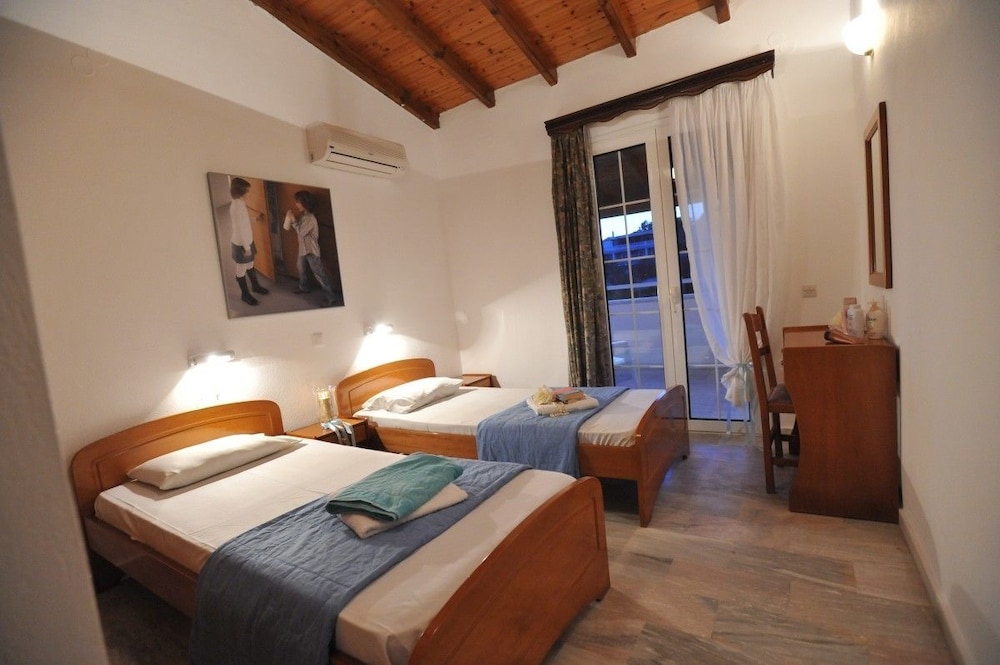 Saint Spiridon Hotel — Hotel rooms in Kassopei, Ionian Islands