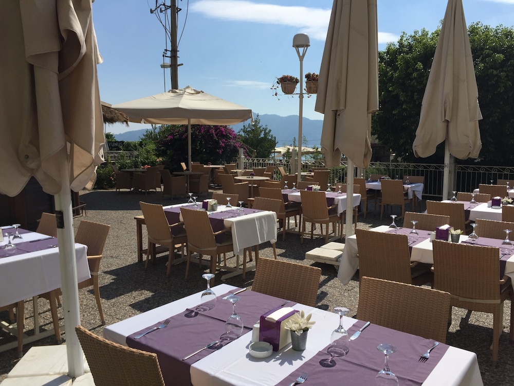 Hawaii Hotel — Restaurant & bars in Marmaris, Mugla
