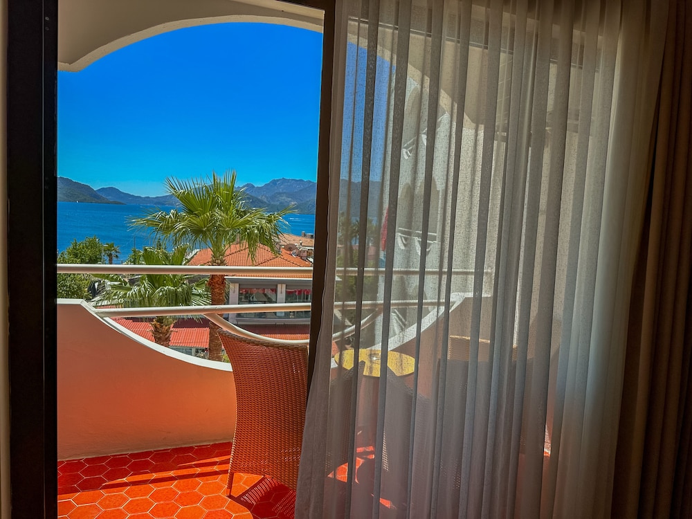 Hawaii Hotel — Hotel rooms in Marmaris, Mugla