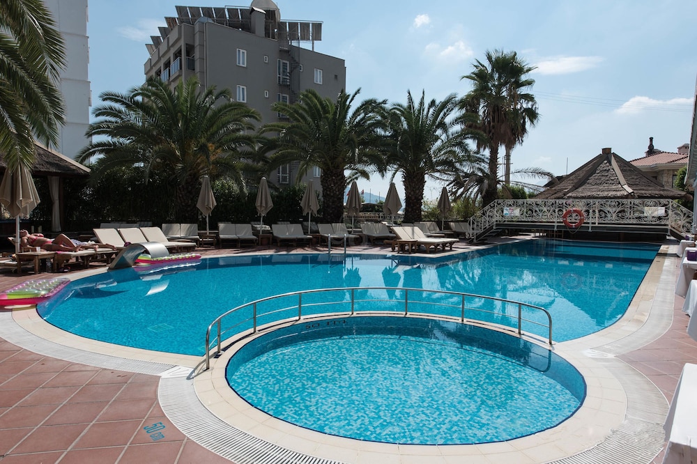Hawaii Hotel — Swimming pool in Marmaris, Mugla
