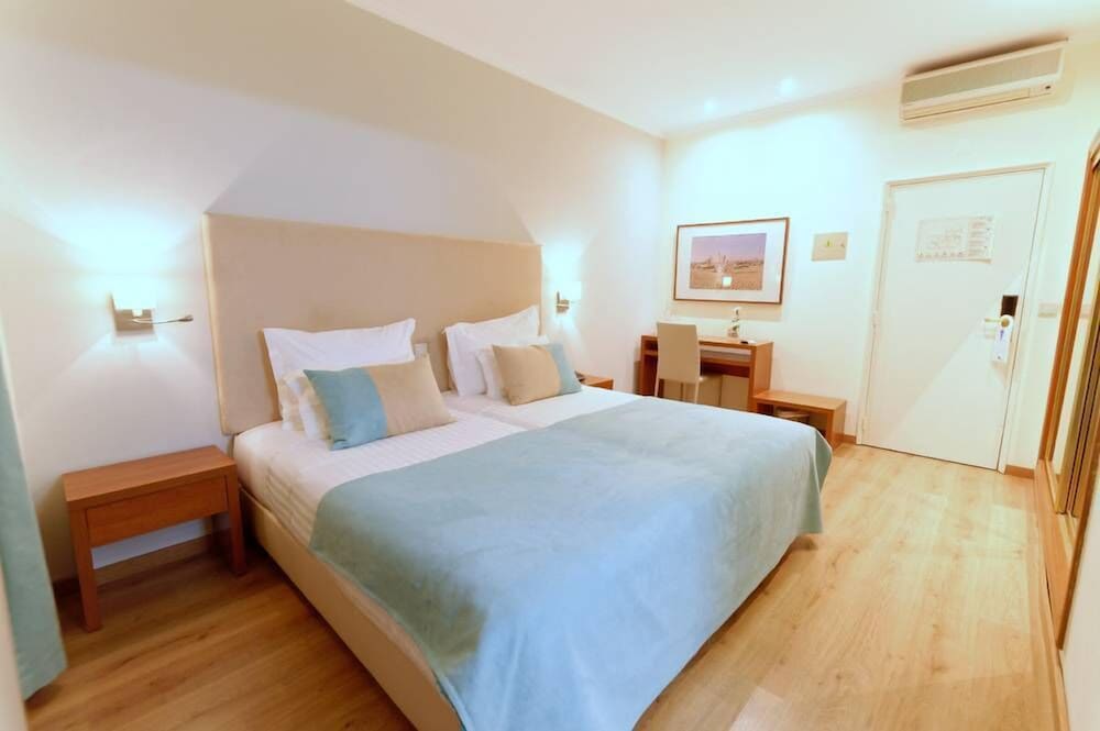 Baía Beach Hotel — Rooms in Monte Gordo, Faro