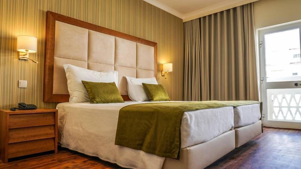 Baía Beach Hotel — Rooms in Monte Gordo, Faro