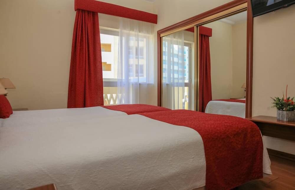 Baía Beach Hotel — Rooms in Monte Gordo, Faro