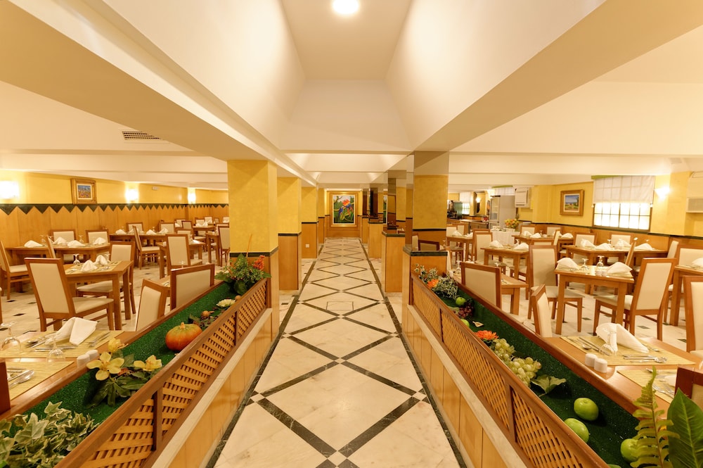 Baía Beach Hotel — Restaurant in Monte Gordo, Faro