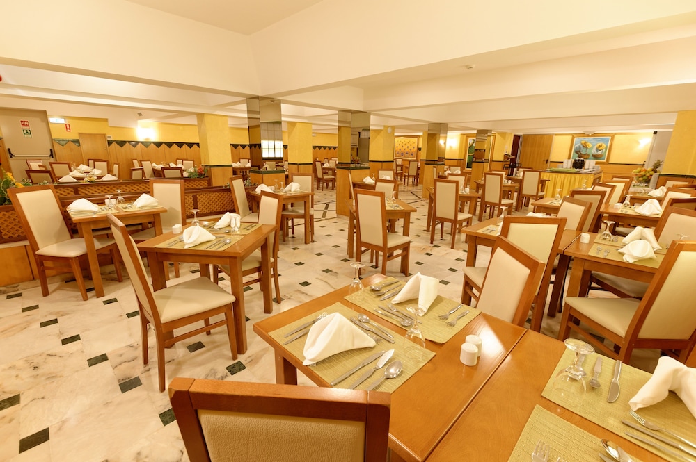 Baía Beach Hotel — Restaurant in Monte Gordo, Faro