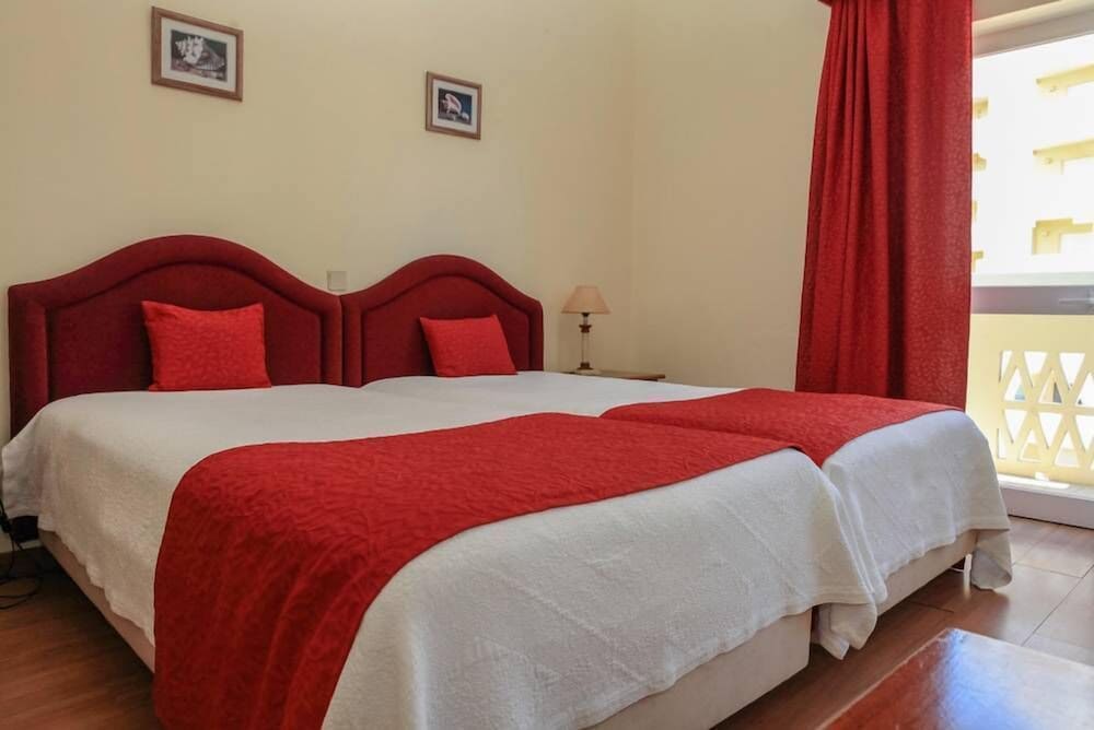 Baía Beach Hotel — Rooms in Monte Gordo, Faro