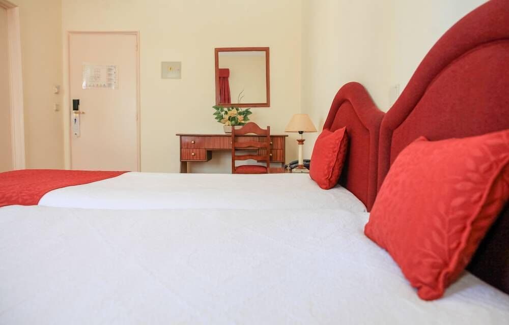 Baía Beach Hotel — Rooms in Monte Gordo, Faro