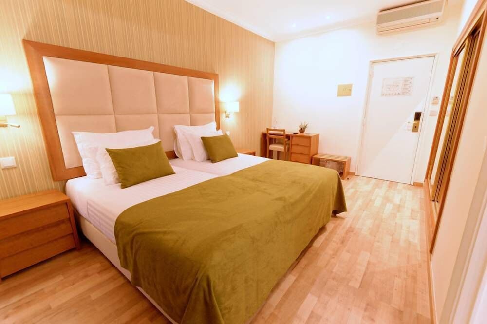 Baía Beach Hotel — Rooms in Monte Gordo, Faro