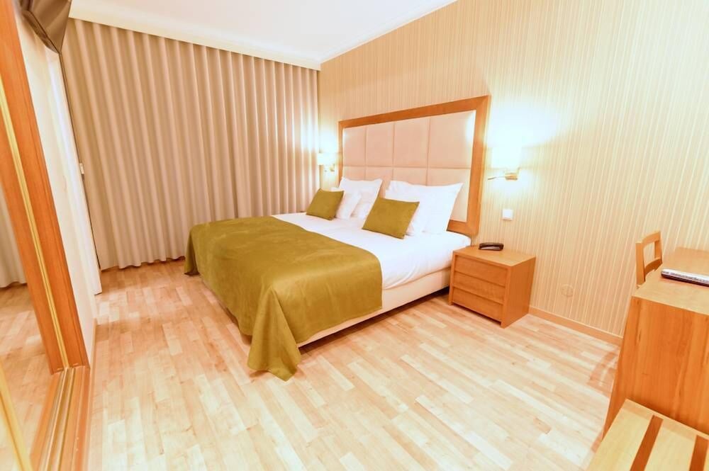 Baía Beach Hotel — Rooms in Monte Gordo, Faro