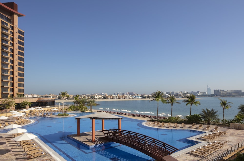 Andaz Family Suites by Hyatt - Palm Jumeirah — Swimming pool in Dubai