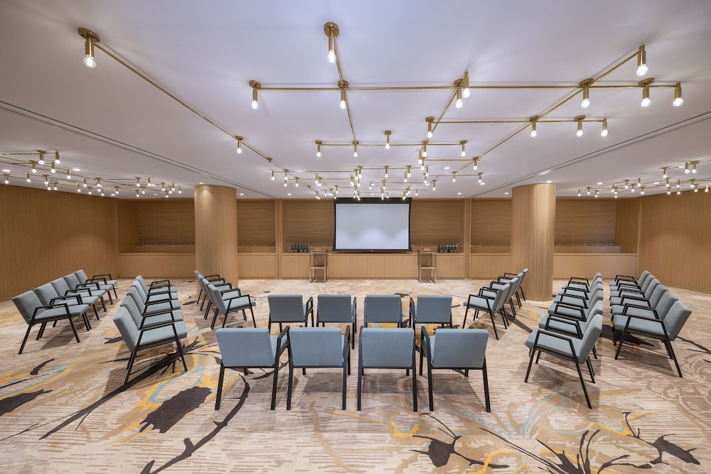Andaz Family Suites by Hyatt - Palm Jumeirah — Hotel building in Dubai