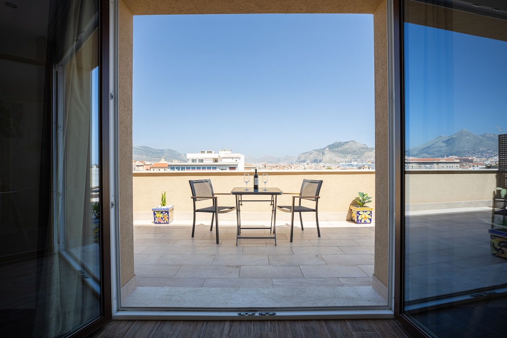 Multisuite Palermo — Hotel rooms in Palermo, Sicily