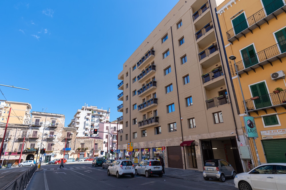 Multisuite Palermo — Hotel building in Palermo, Sicily