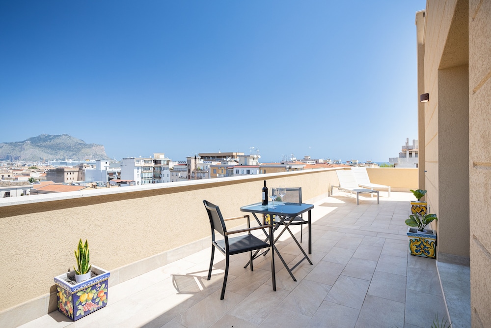Multisuite Palermo — Hotel building in Palermo, Sicily