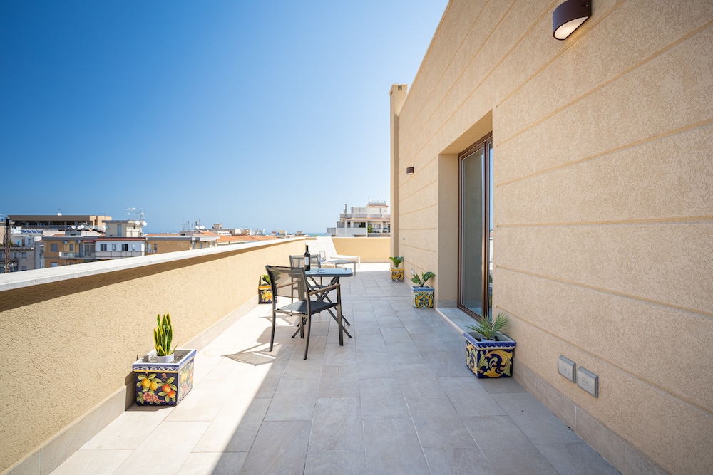 Multisuite Palermo — Hotel building in Palermo, Sicily