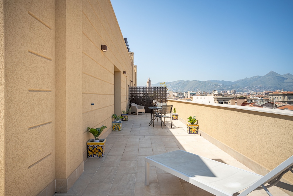 Multisuite Palermo — Hotel building in Palermo, Sicily