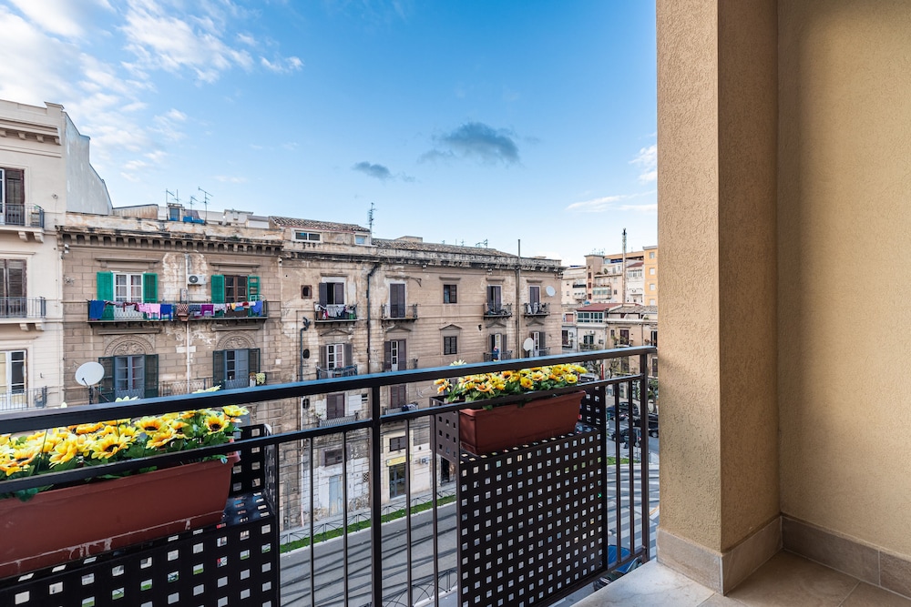 Multisuite Palermo — Hotel rooms in Palermo, Sicily
