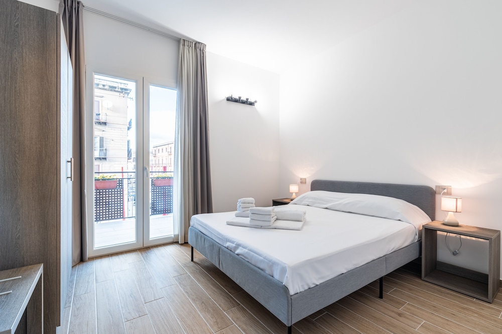 Multisuite Palermo — Hotel rooms in Palermo, Sicily