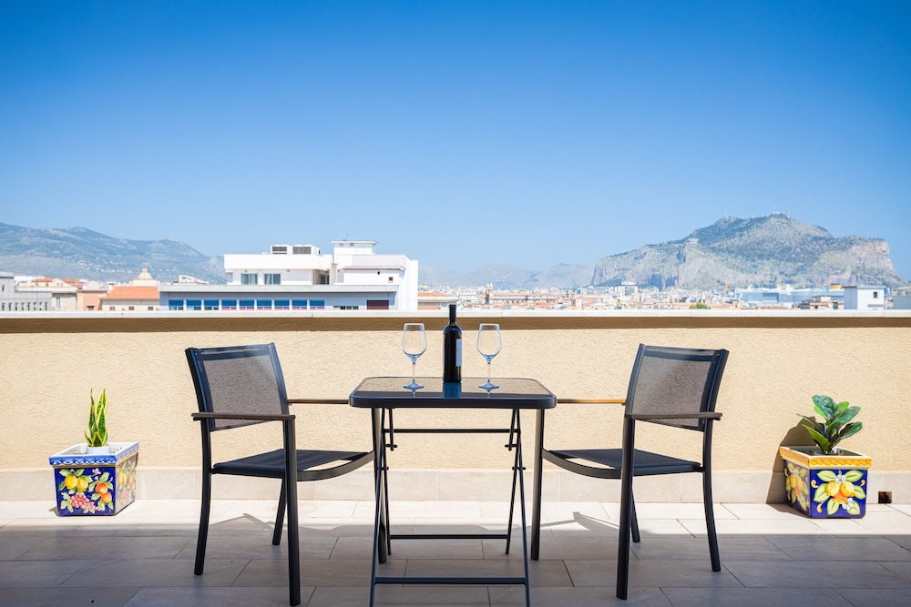 Multisuite Palermo — Hotel building in Palermo, Sicily
