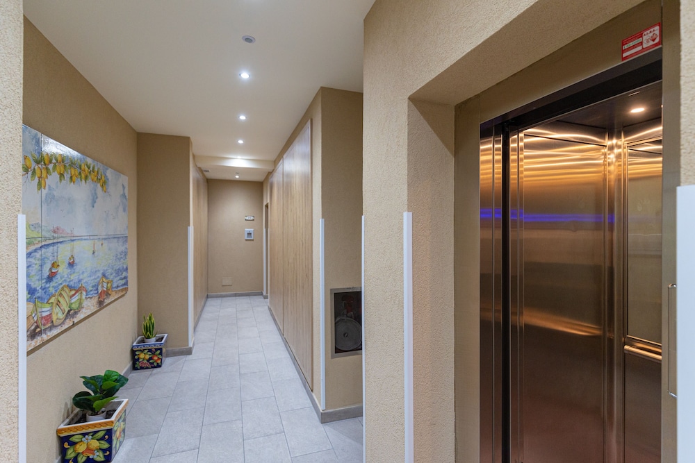 Multisuite Palermo — Hotel building in Palermo, Sicily