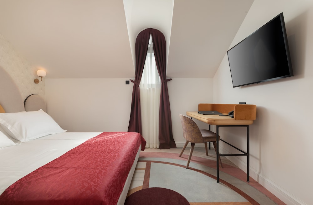 Heritage Hotel Porin — Hotel rooms in Makarska, Split-Dalmatia