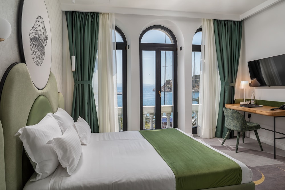 Heritage Hotel Porin — Hotel rooms in Makarska, Split-Dalmatia