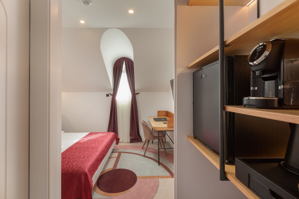 Heritage Hotel Porin — Hotel rooms in Makarska, Split-Dalmatia