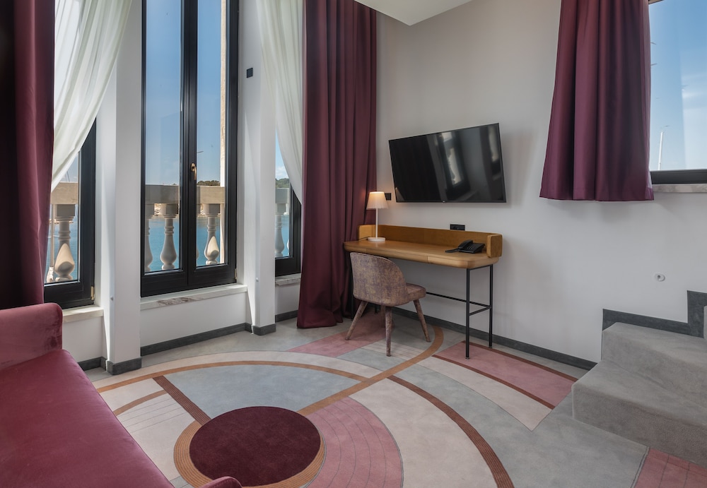 Heritage Hotel Porin — Hotel rooms in Makarska, Split-Dalmatia