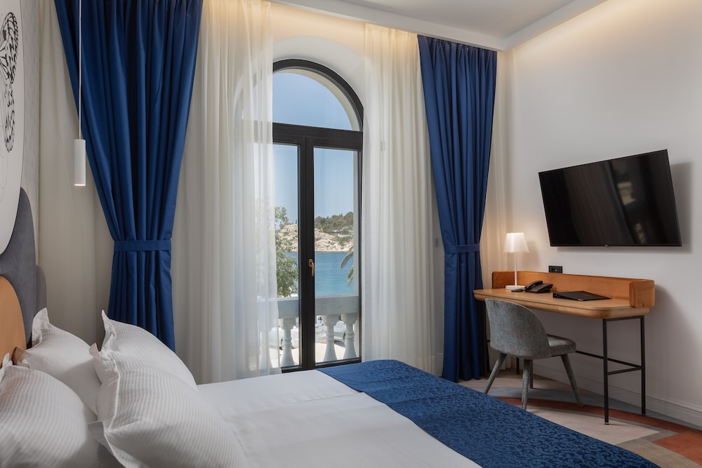 Heritage Hotel Porin — Hotel rooms in Makarska, Split-Dalmatia